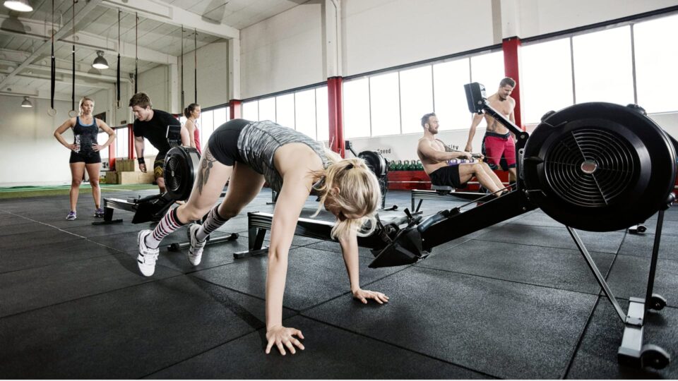 People working out in a gym.