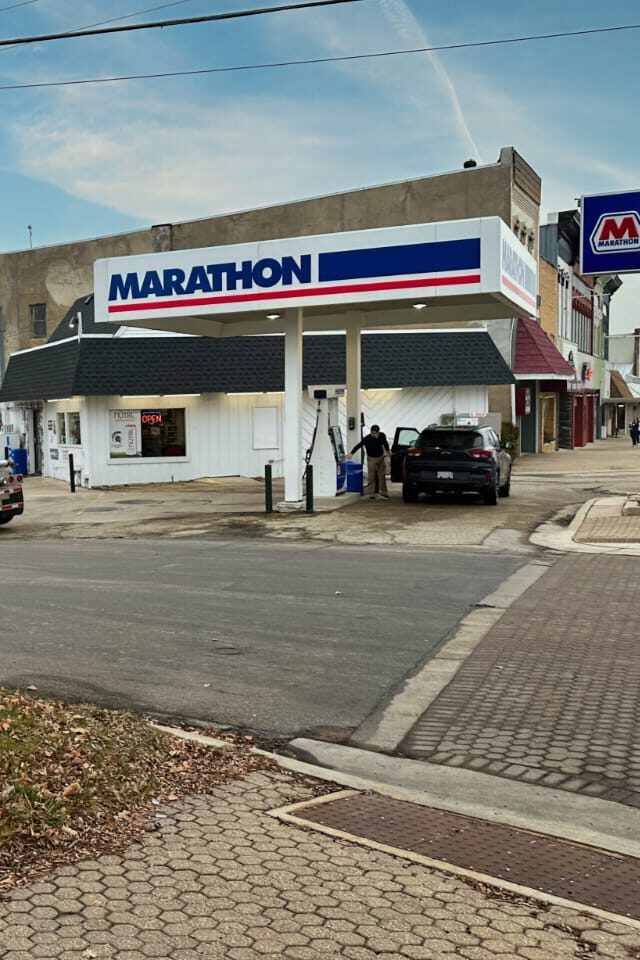 Marathon gas station .
